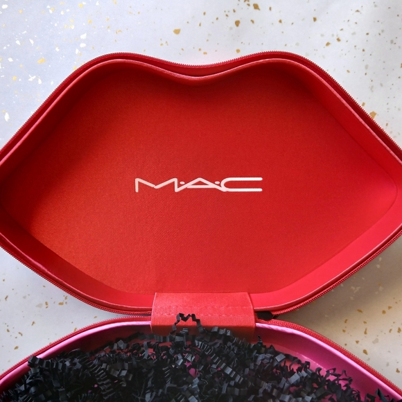 NEW MAC Cosmetics Faux Leather Lips Makeup Case Limited Edition Vanity